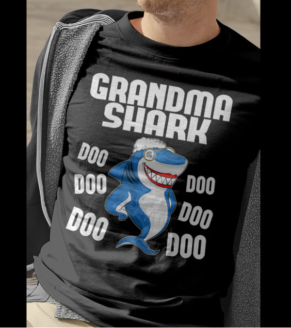 Grandma Shark Doo Doo Doo Cute Cartoon With Glasses And Cap T-Shirt