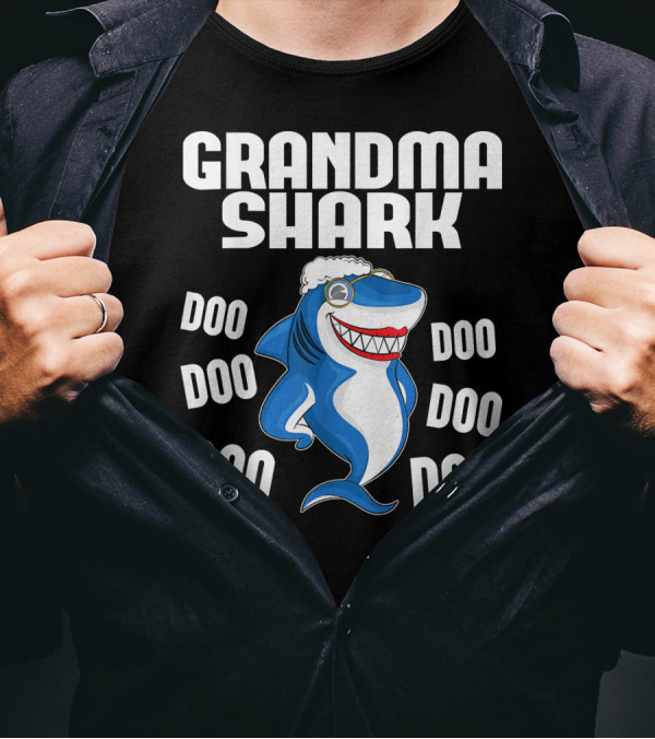 Grandma Shark Doo Doo Doo Cute Cartoon With Glasses And Cap T-Shirt