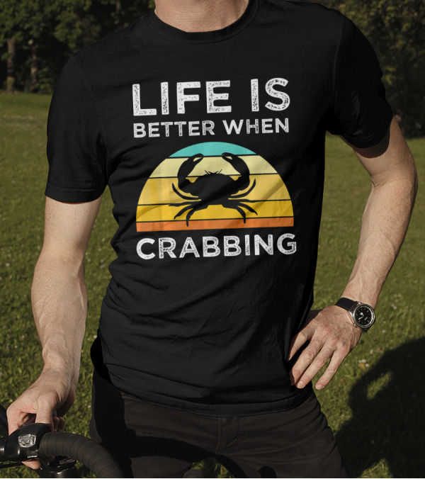 Life Is Better When Crabbing Funny Crab Retro Sunset T-Shirt