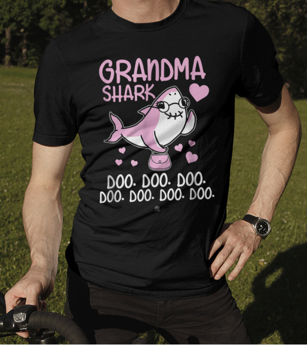 Grandma Shark Doo Doo Doo Heart Glasses Pink Purse Birthday T-Shirt