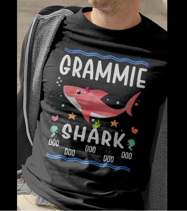 Grammie Shark Doo Doo Doo - Cute Pink Shark With Bow And Sea Creatures T-Shirt