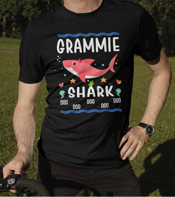 Grammie Shark Doo Doo Doo - Cute Pink Shark With Bow And Sea Creatures T-Shirt
