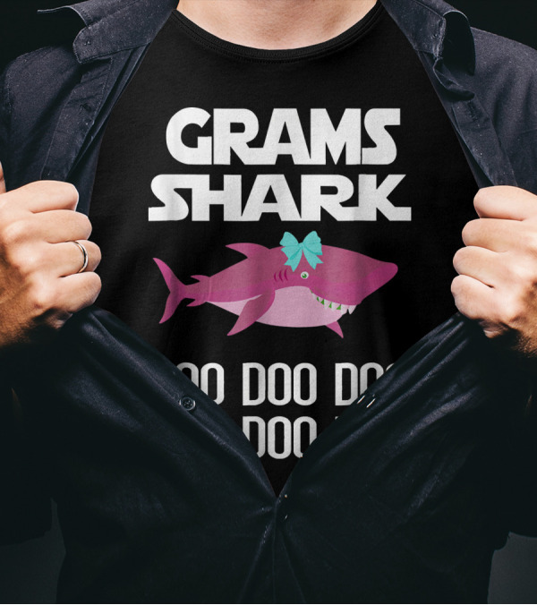 Grams Shark Doo Doo Doo Cute Pink With Bow T-Shirt
