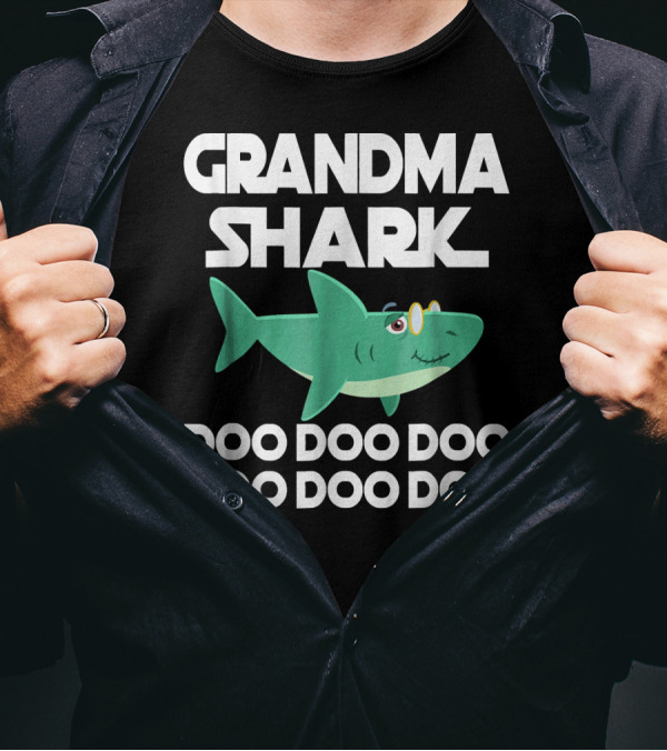 GRANDMA SHARK DOO DOO DOO FUN SONG MATCH SHARK T-Shirt