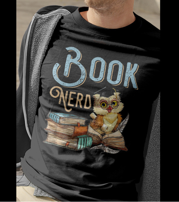 Book Nerd Owl With Stack Of Books And Graduation Cap T-Shirt