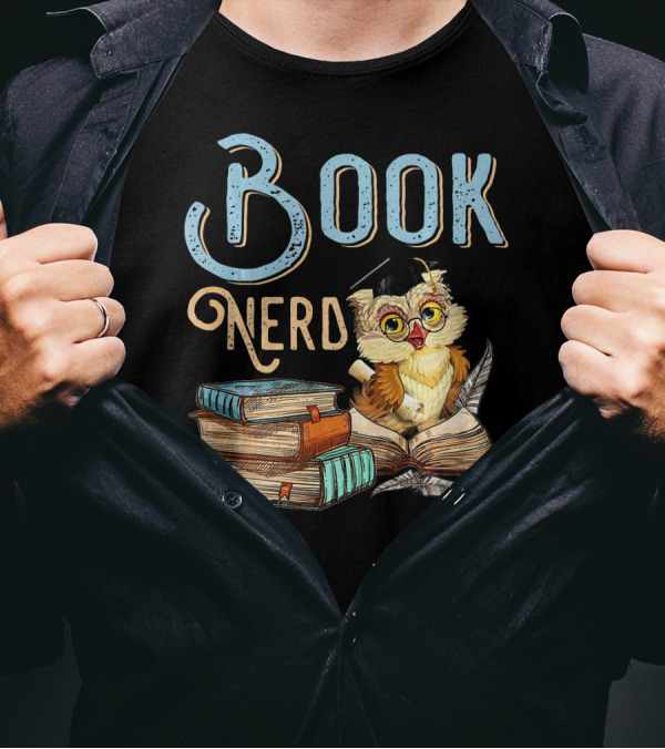 Book Nerd Owl With Stack Of Books And Graduation Cap T-Shirt