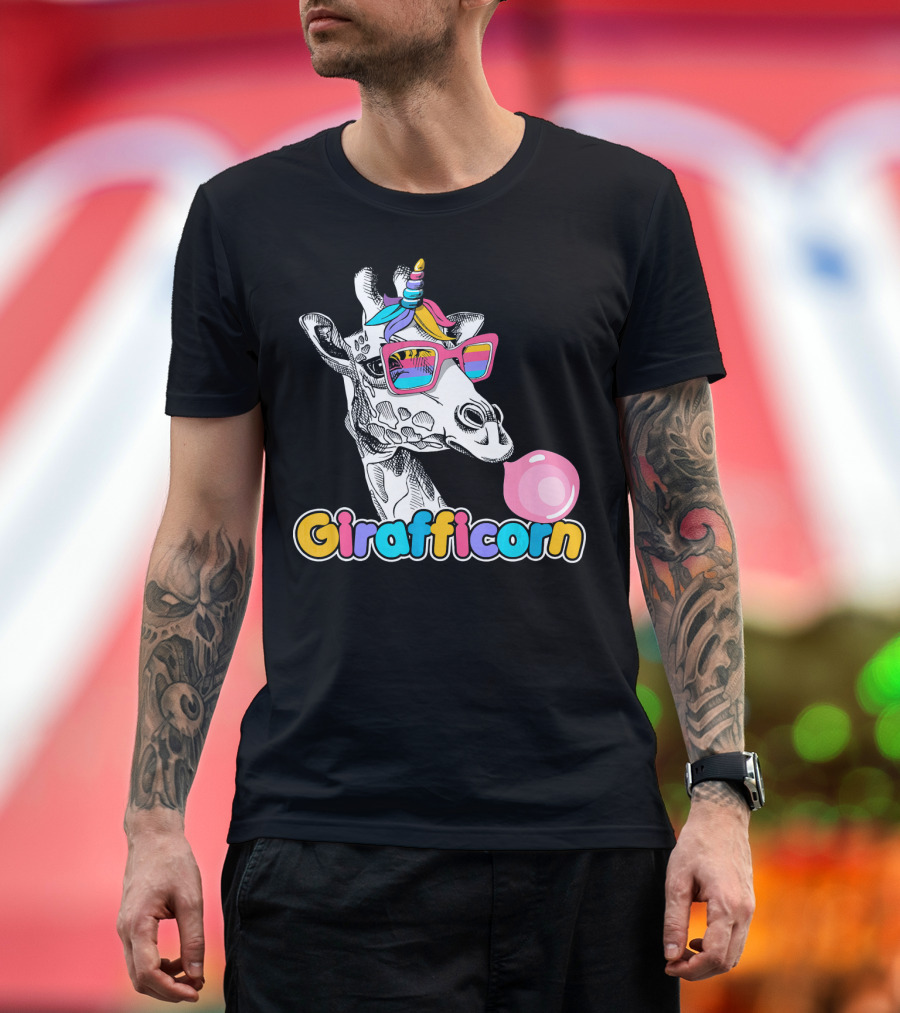 Girafficorn Cute Giraffe with Unicorn Horn and Bubblegum Kids Party Fun T-Shirt