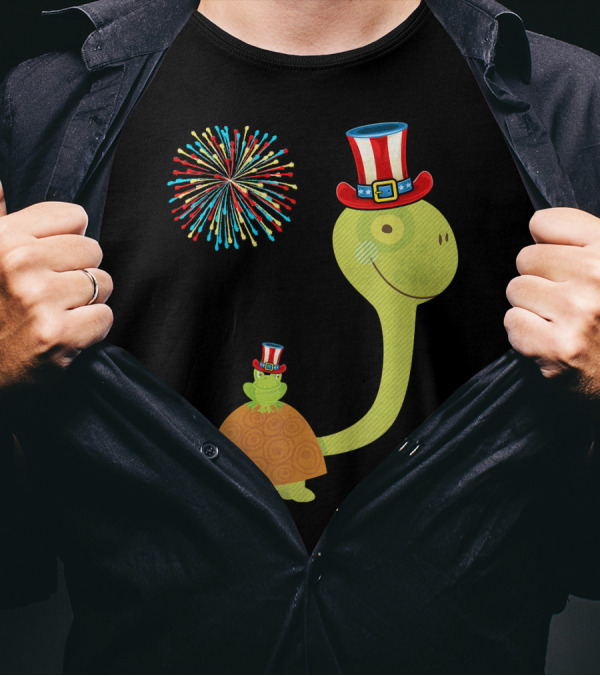 4th Of July Tortoise And Turtle With Fireworks And Patriotic Hats T-Shirt
