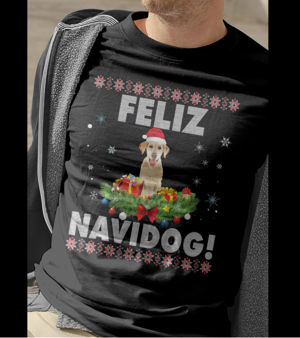 Feliz Navidog Labrador Retriever Santa Hat Christmas Wreath Snowflakes Gifts T-Shirt