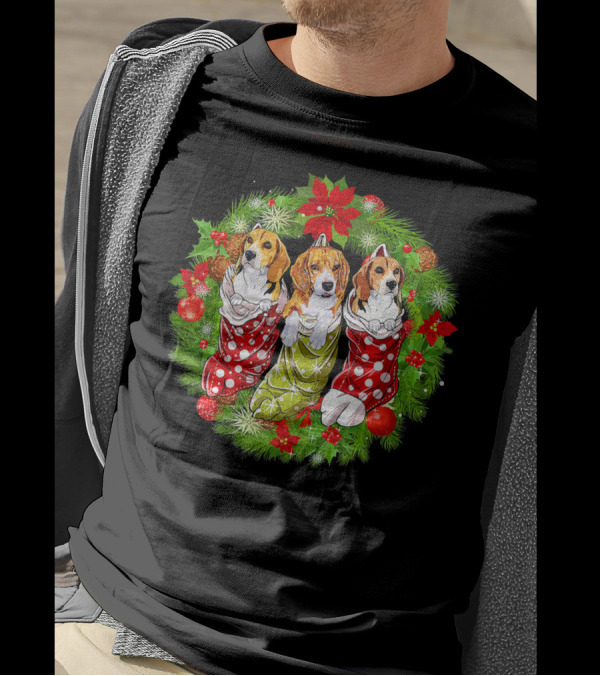 Christmas Beagles In Stockings Holiday Wreath T-Shirt