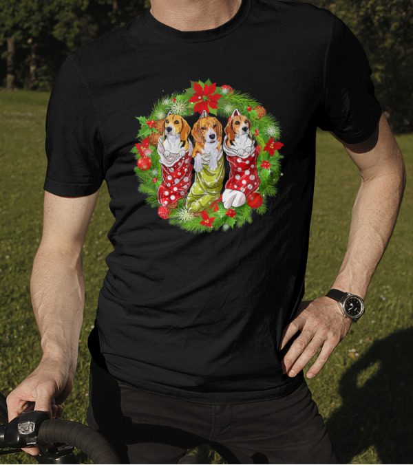 Christmas Beagles In Stockings Holiday Wreath T-Shirt