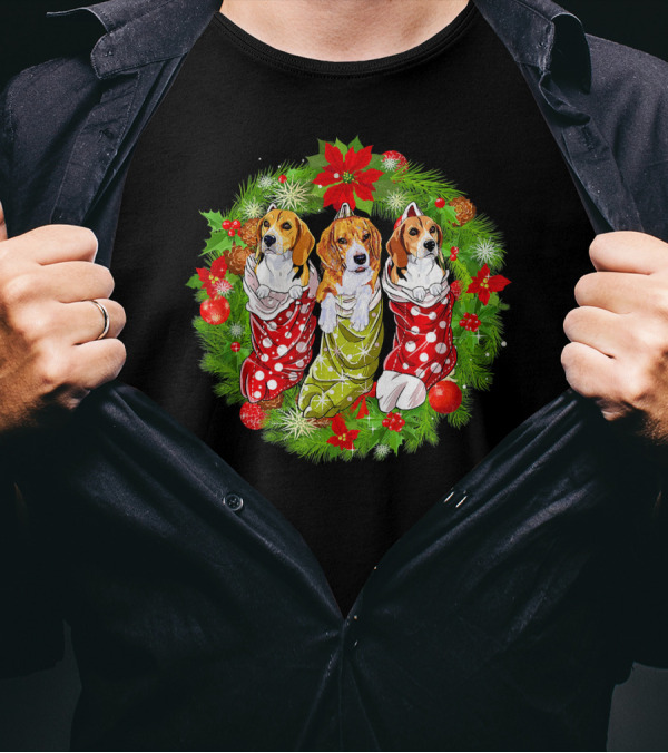Christmas Beagles In Stockings Holiday Wreath T-Shirt