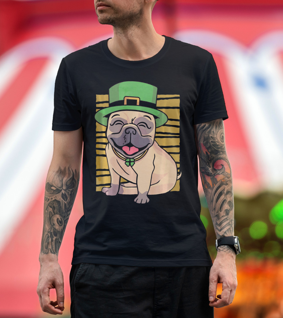 Funny St. Patrick's Day Pug in Green Leprechaun Hat with Shamrock Necklace T-Shirt