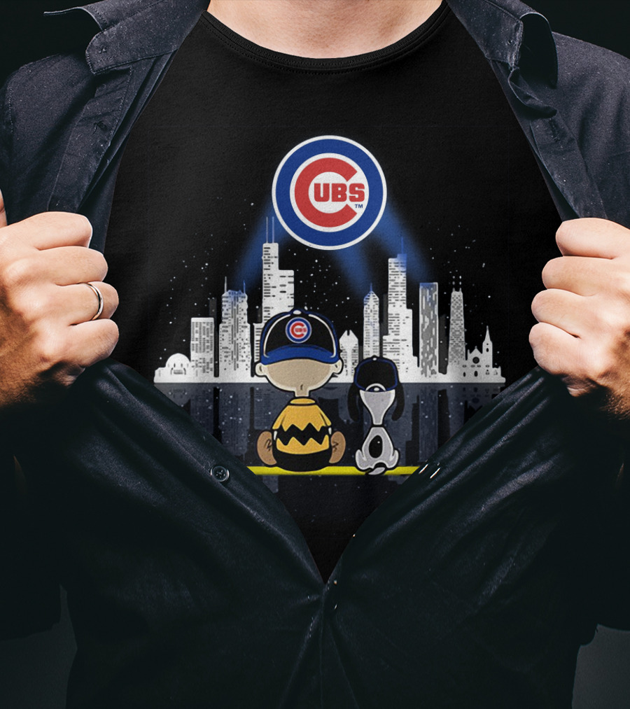 Charlie Brown And Snoopy Chicago Cubs City Skyline Cubs T-Shirt
