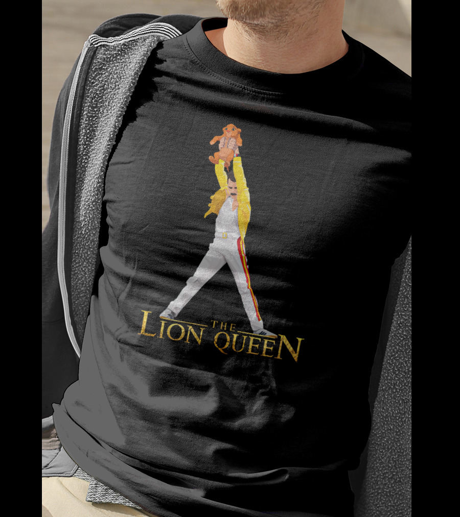 Freddie Mercury Lifting Simba In The Lion Queen T-Shirt