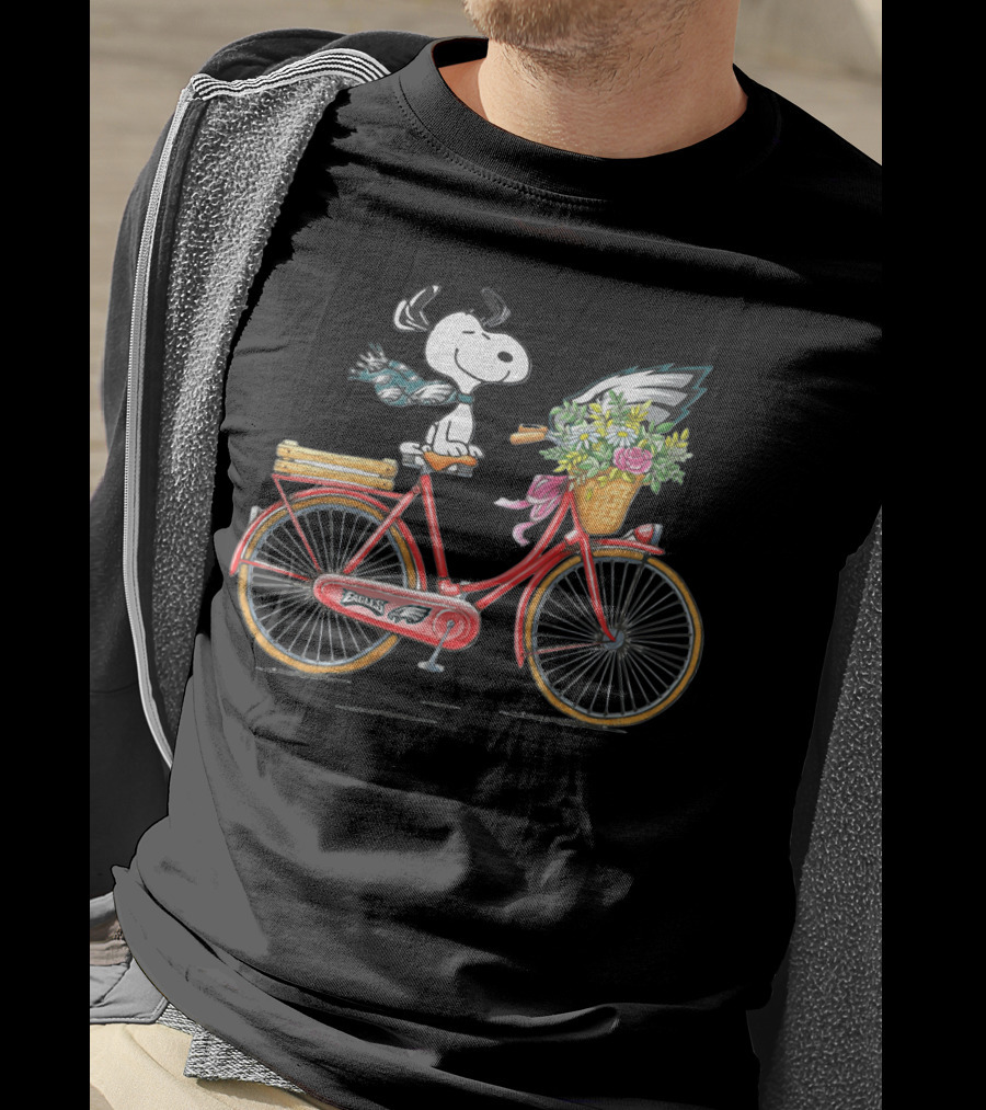 Philadelphia Eagles Snoopy Bicycle Ride With Flowers And Scarf T-Shirt
