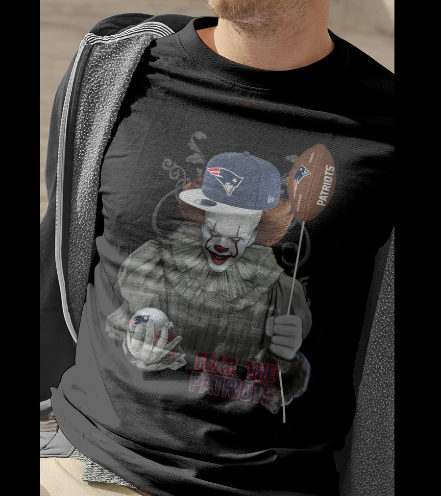 Pennywise Holding New England Patriots Football And Cap Fear The Patriots T-Shirt