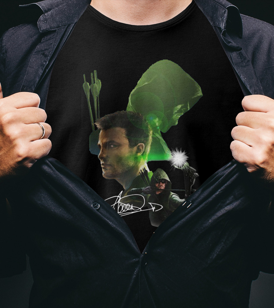 Stephen Amell Green Arrow Signed Hooded Archer Image T-Shirt