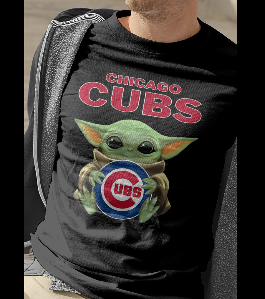 Baby Yoda Chicago Cubs Cubs Hug T-Shirt