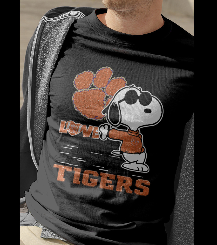 Snoopy Love Clemson Tigers Paw Prints T-Shirt