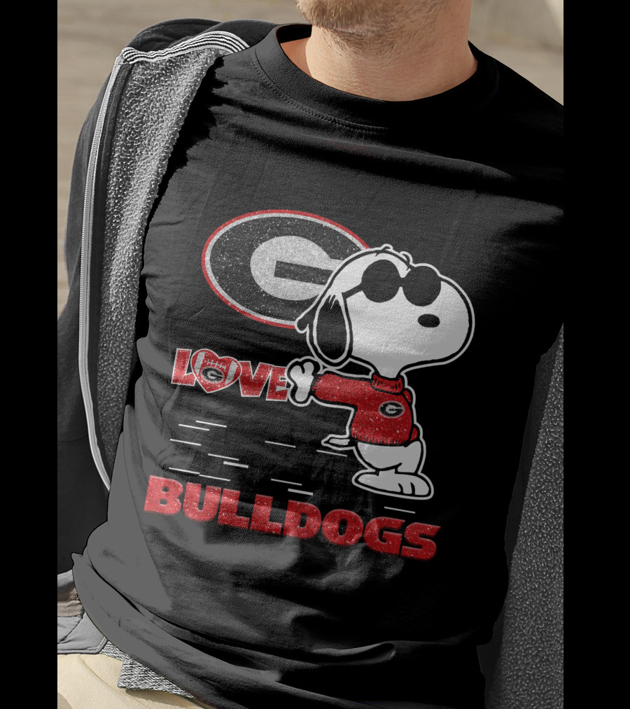 Snoopy Love Georgia Bulldogs Football T-Shirt