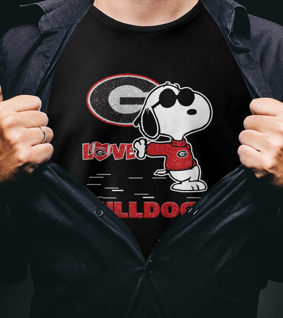 Snoopy Love Georgia Bulldogs Football T-Shirt