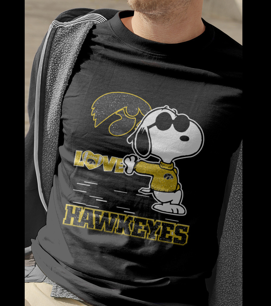 Snoopy Love Iowa Hawkeyes Football Fans Peanuts Ncaa T-Shirt