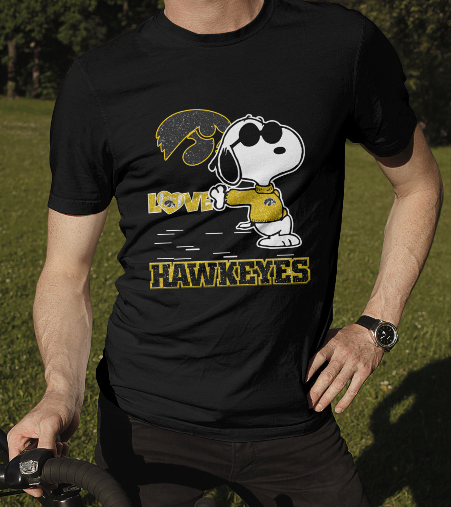 Snoopy Love Iowa Hawkeyes Football Fans Peanuts Ncaa T-Shirt