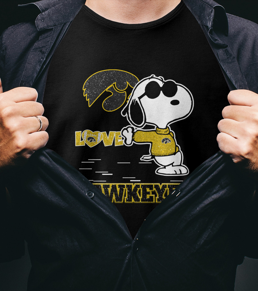 Snoopy Love Iowa Hawkeyes Football Fans Peanuts Ncaa T-Shirt