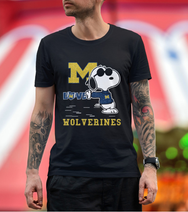 Premium T-Shirt: M Snoopy Love Wolverines T-Shirt M Snoopy Love Wolverines T-Shirt