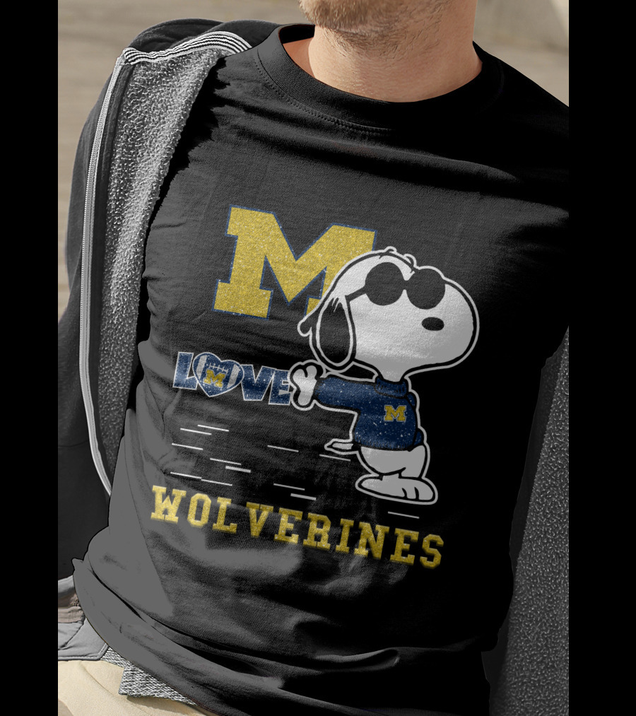 M Snoopy Love Wolverines T-Shirt