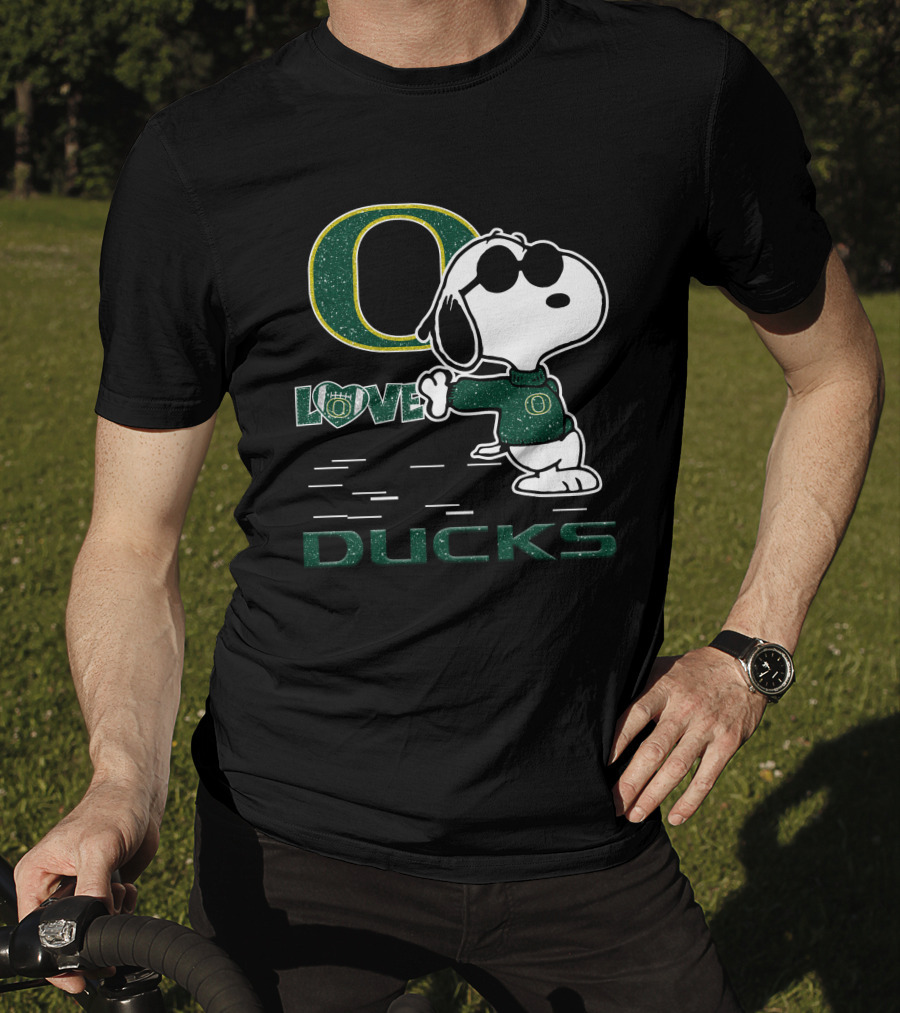 Snoopy Love Oregon Ducks Fan With Glitter Green O T-Shirt