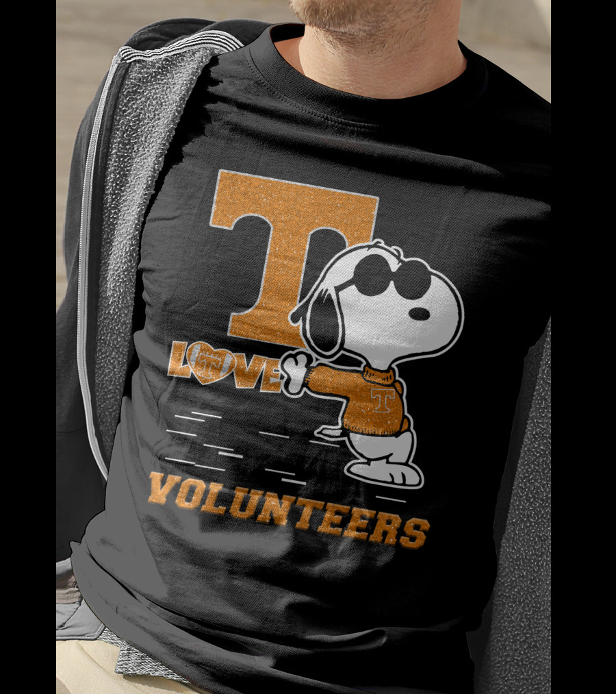 Snoopy T Love Volunteers Tennessee T-Shirt
