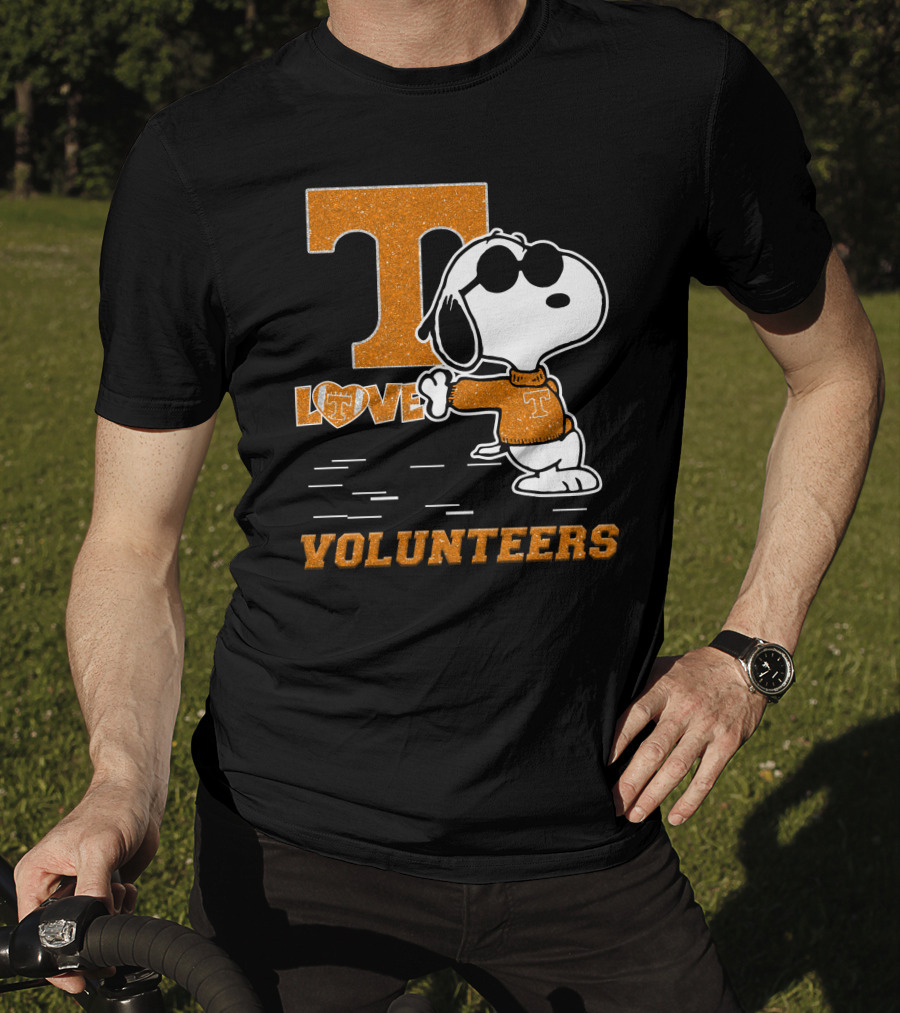 Snoopy T Love Volunteers Tennessee T-Shirt