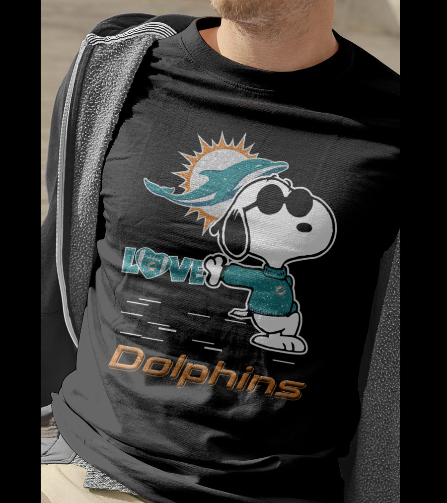Snoopy Love Miami Dolphins Football Fan Graphics T-Shirt