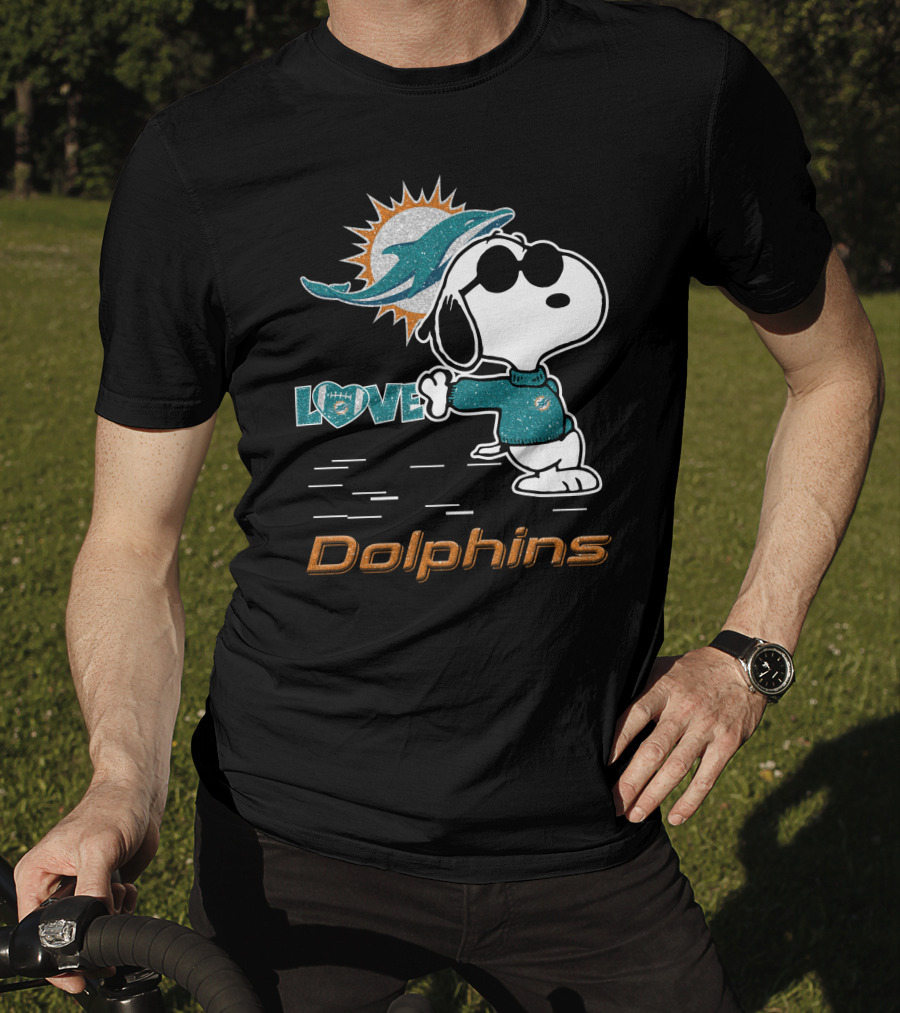 Snoopy Love Miami Dolphins Football Fan Graphics T-Shirt