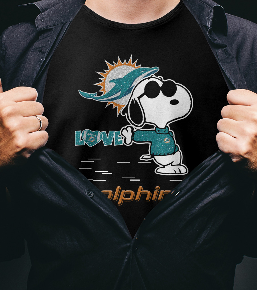 Snoopy Love Miami Dolphins Football Fan Graphics T-Shirt