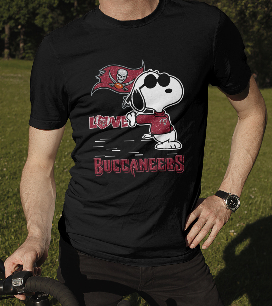 Snoopy Buccaneers Love Tampa Bay Football T-Shirt