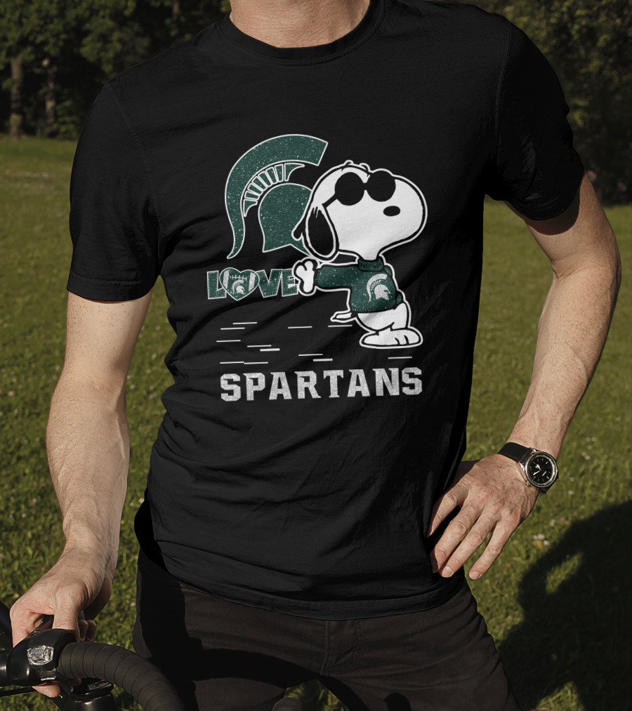 Snoopy Love Michigan State Spartans Emblem With Cool Pose T-Shirt