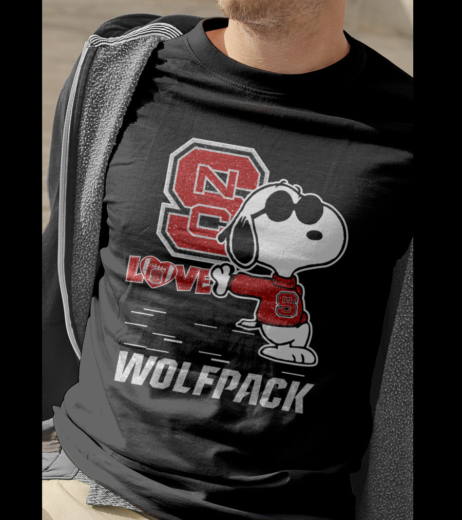 Snoopy NC State Wolfpack Love With Sunglasses T-Shirt