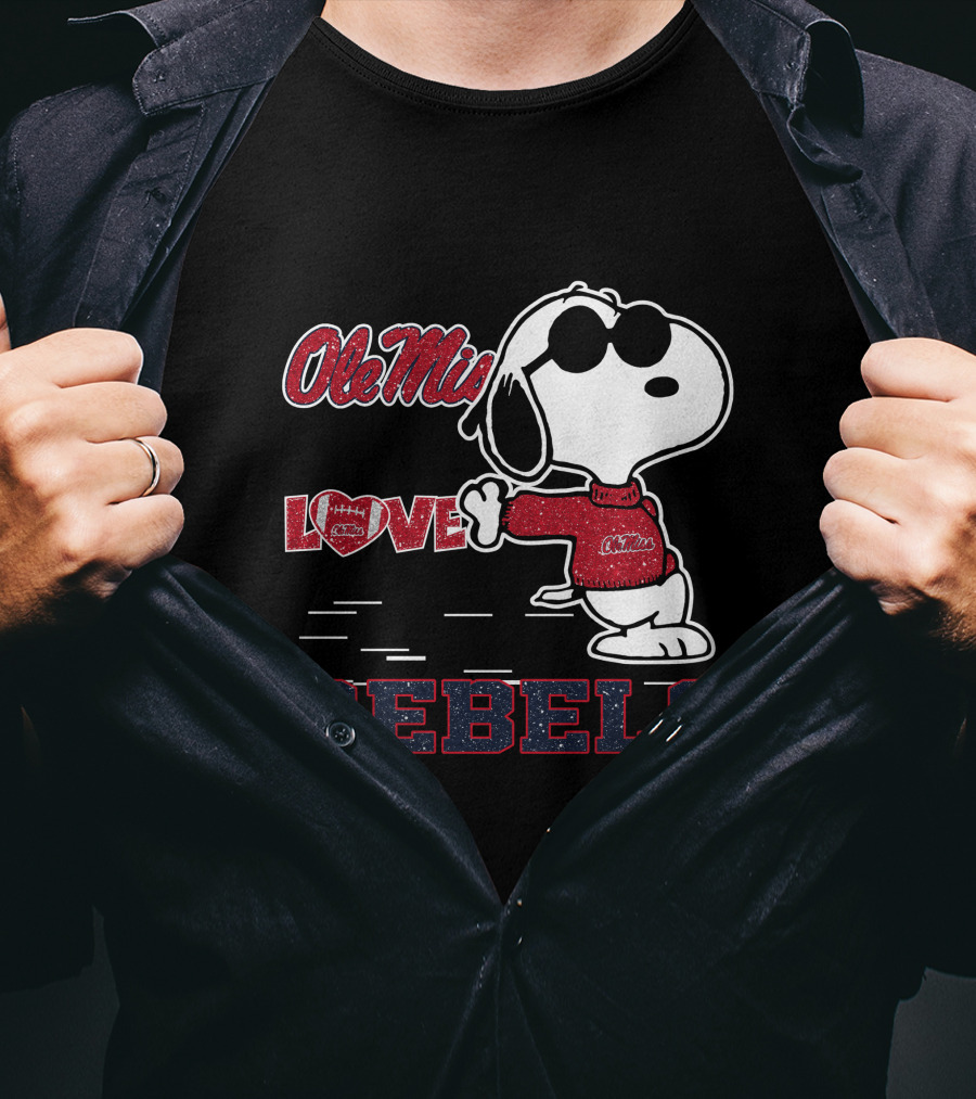 Snoopy Ole Miss Rebels Love Football T-Shirt