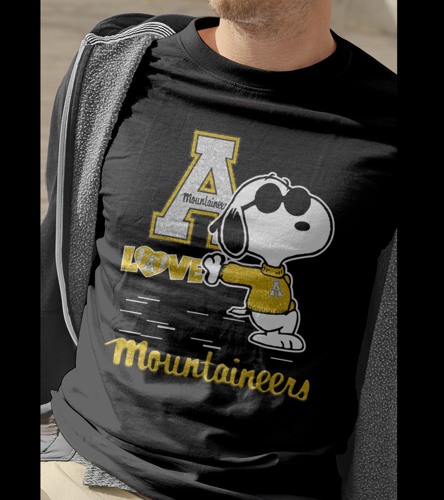 Snoopy A Mountaineers Love Appalachian State Mountaineers T-Shirt