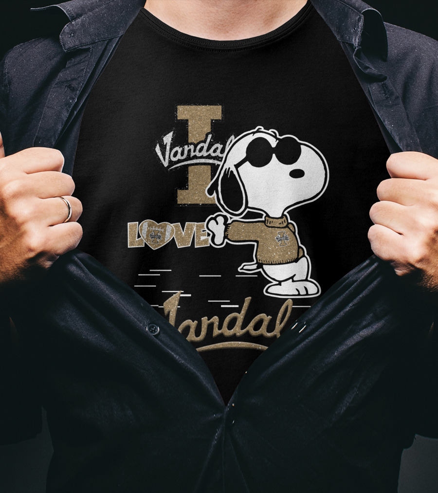 Snoopy Vandals Love Idaho Vandals T-Shirt