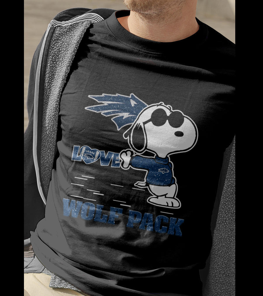 Snoopy Love Nevada Wolf Pack Football T-Shirt