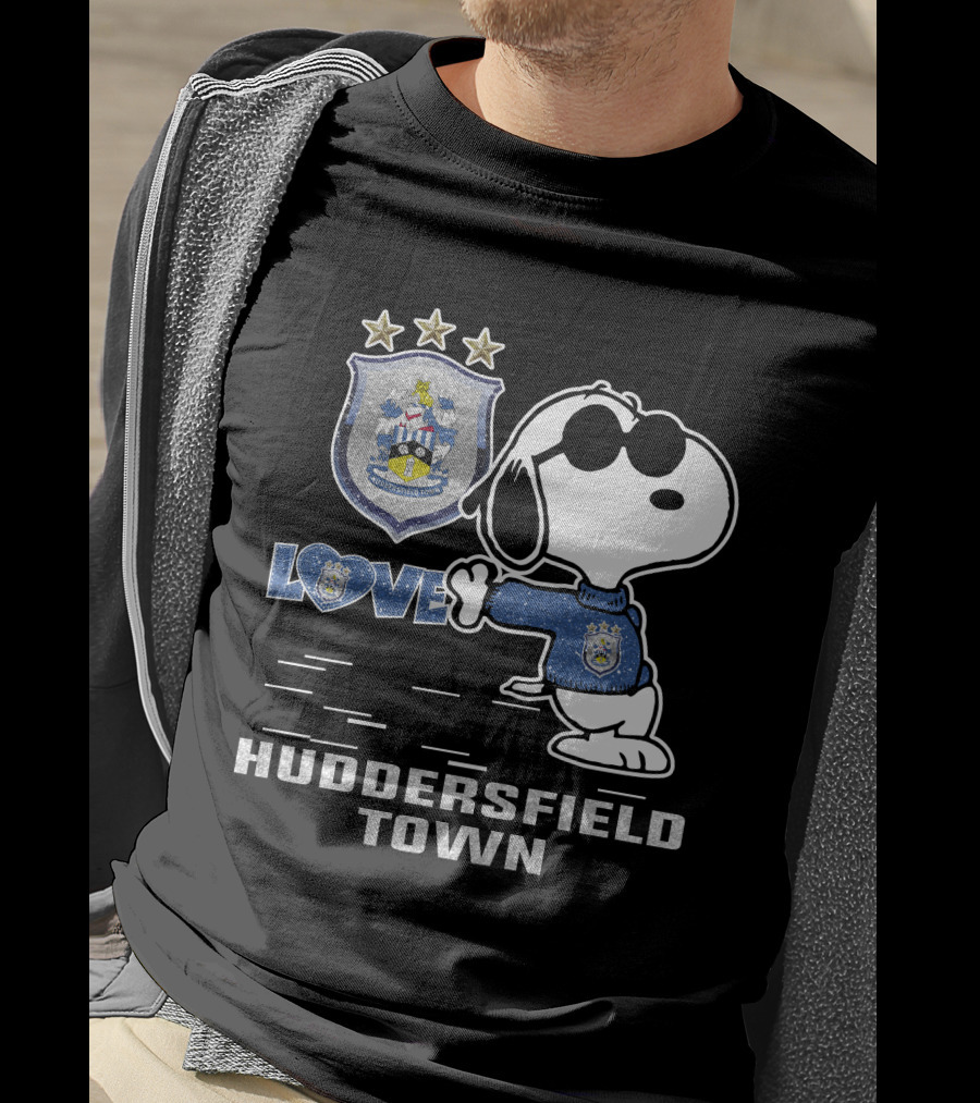 Snoopy Love Huddersfield Town Crest With Stars T-Shirt