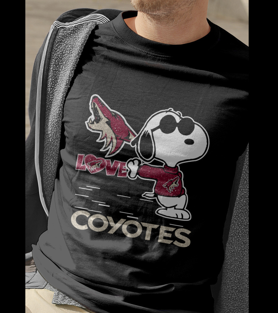 Snoopy Love Arizona Coyotes Hockey T-Shirt