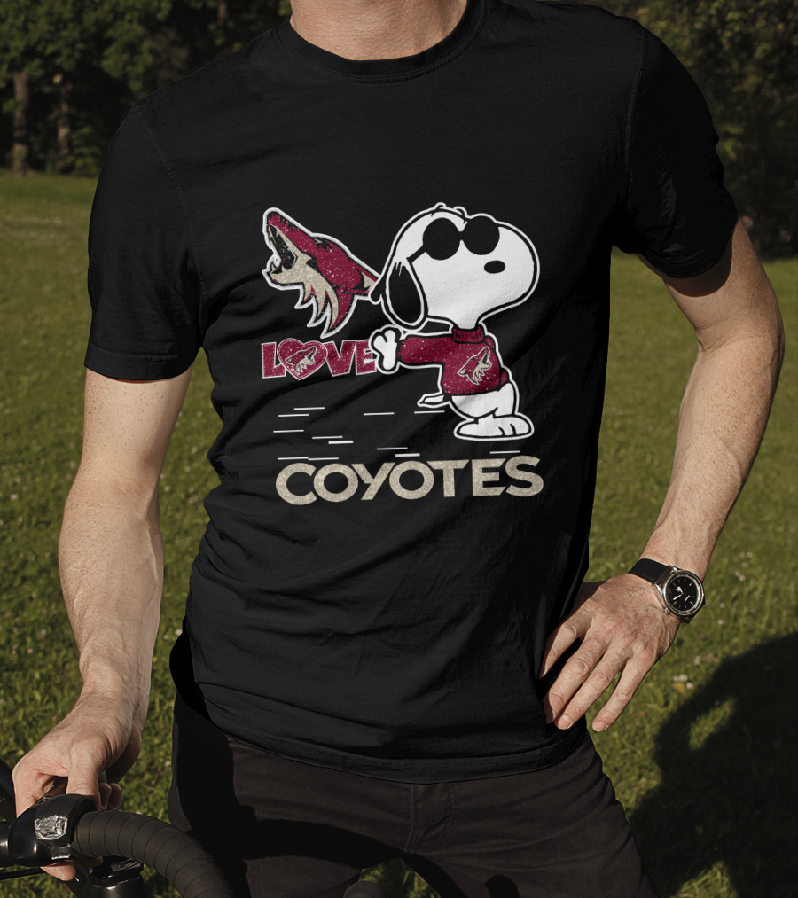 Snoopy Love Arizona Coyotes Hockey T-Shirt