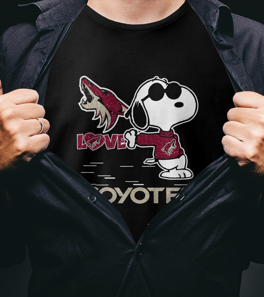 Snoopy Love Arizona Coyotes Hockey T-Shirt