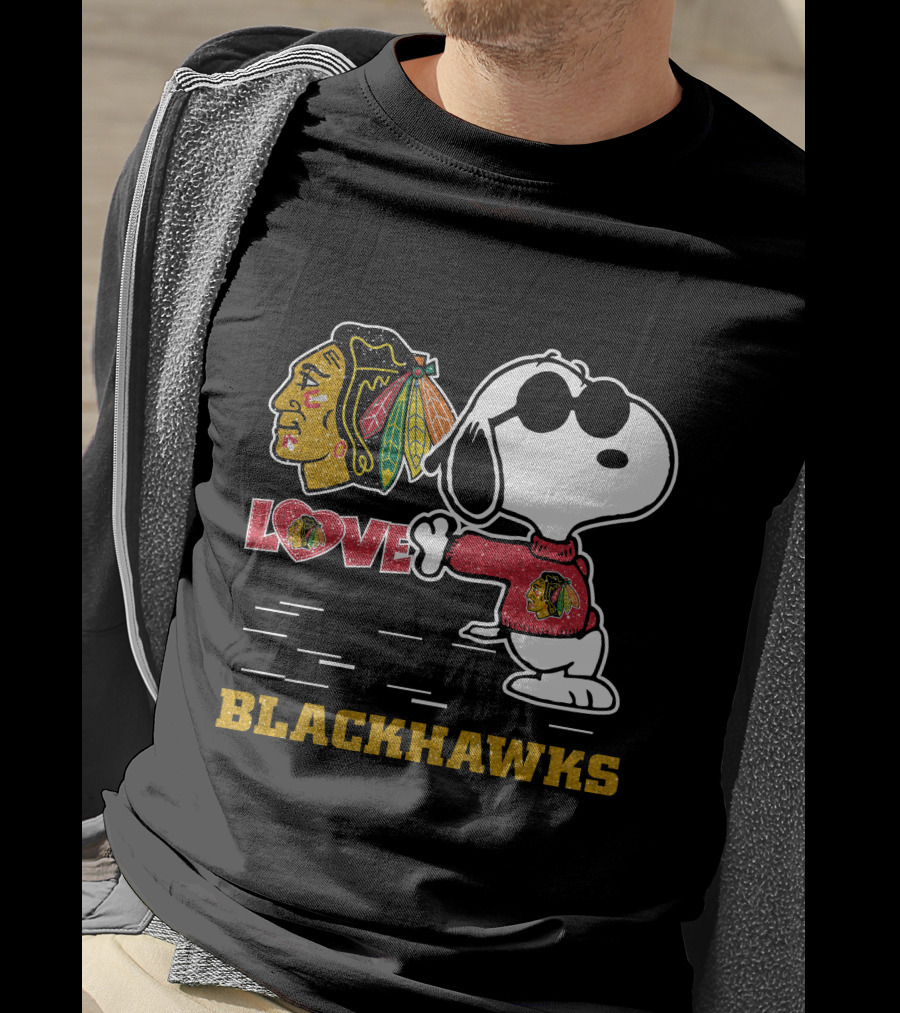 Snoopy Love Chicago Blackhawks Logo Peanuts Hockey T-Shirt