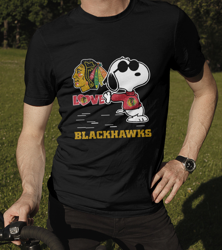 Snoopy Love Chicago Blackhawks Logo Peanuts Hockey T-Shirt